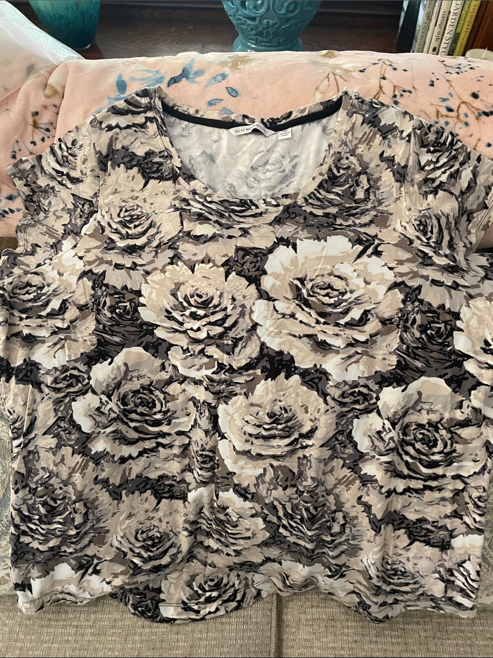 Isaac Mizrahi Women's Floral Short-Sleeve Top in Beige and Black -3x